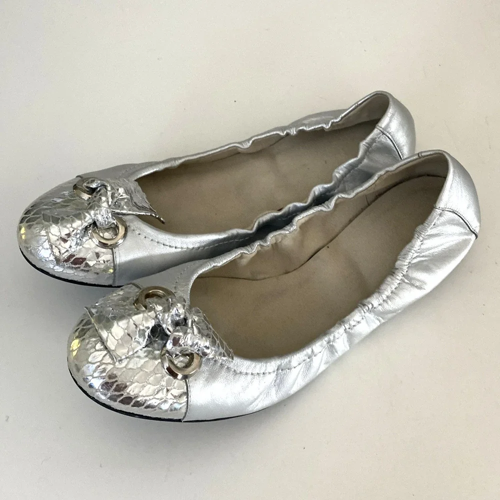Stuart Weitzman Bolshoi Silver Nappa Ballet Flat Metallic Snake Cap Toe Bow 8 M
